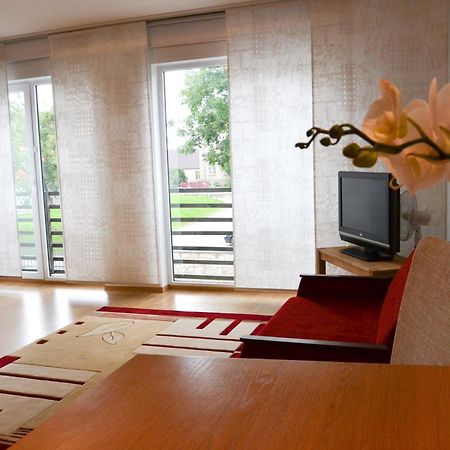 Kuressaare Tallinn Street Apartments Екстериор снимка